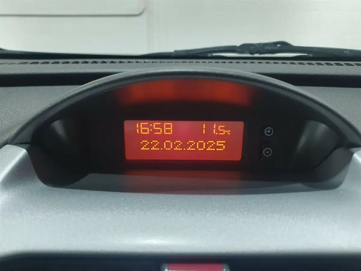 2007-vauxhall-tigra-18-exclusiv-big-17