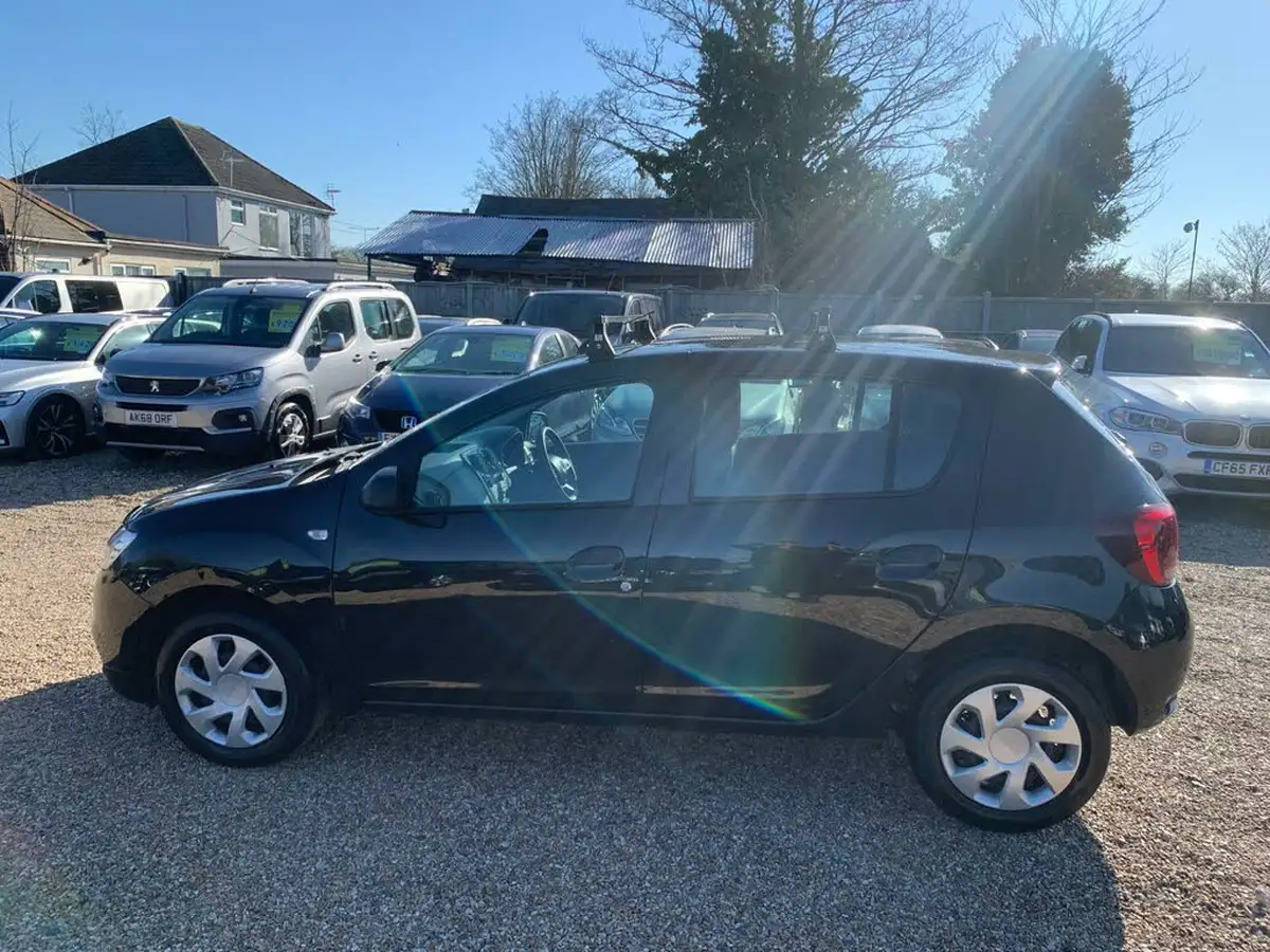 2018-dacia-sandero-10-sce-essential-big-3