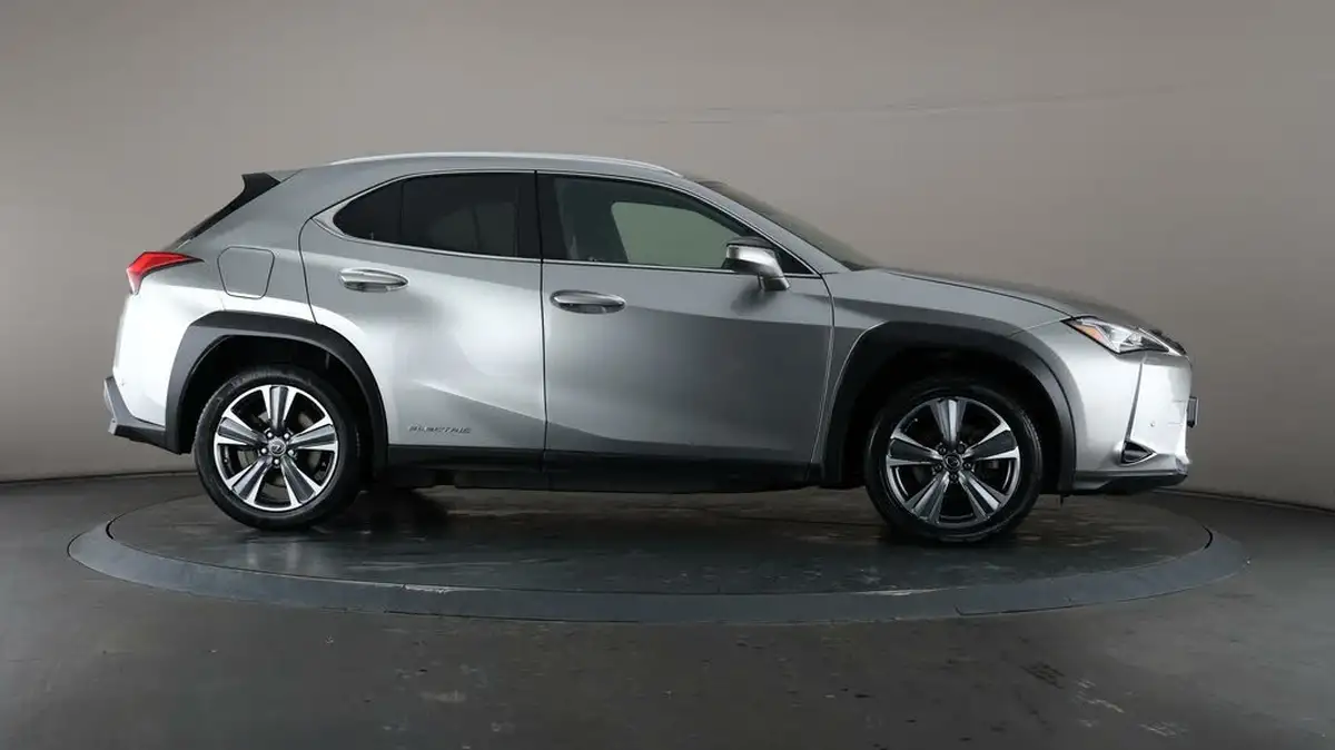 2021-lexus-ux-300e-e-ux-big-7