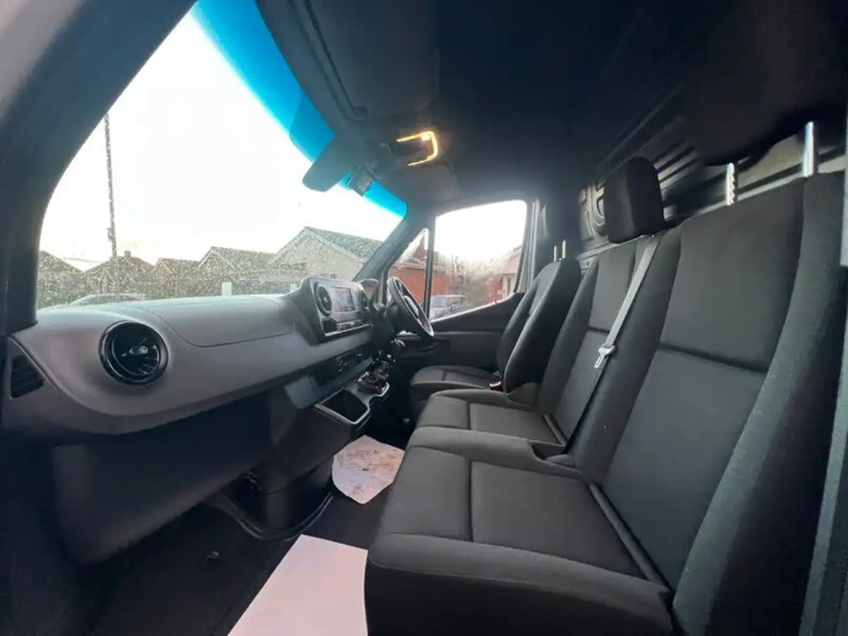 2020-mercedes-benz-sprinter-21cdi-314-l1h1-panel-van-big-41