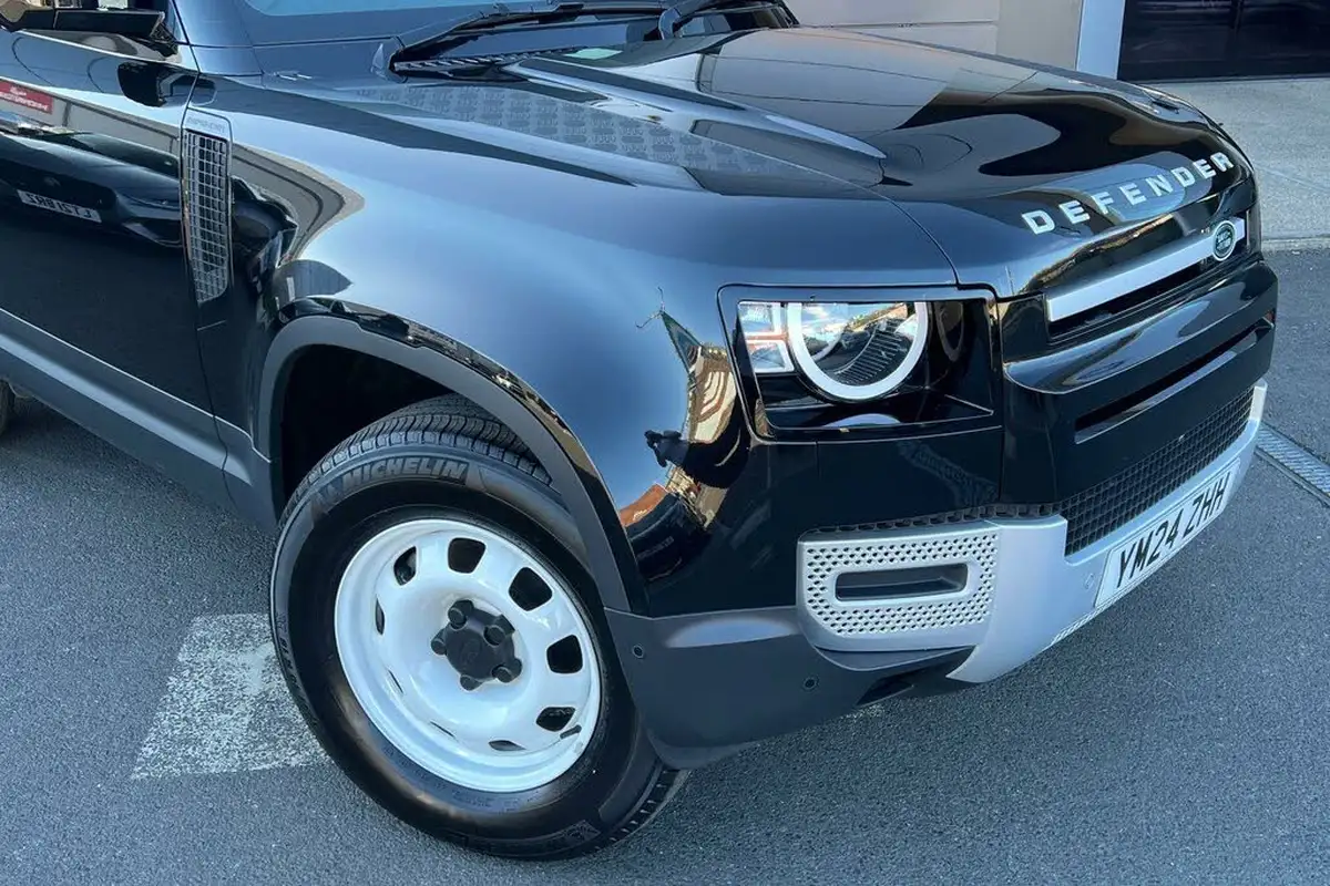 2024-land-rover-90-defender-30-d250-hard-top-standard-90-big-12