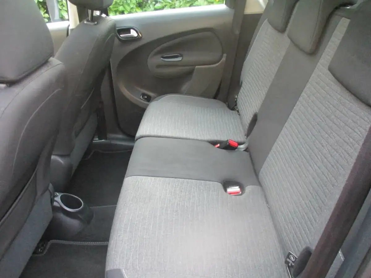 2016-citroen-c3-picasso-12-puretech-platinum-big-42
