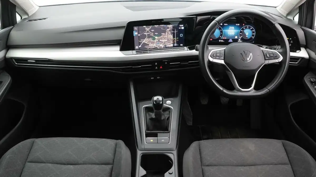 2023-volkswagen-golf-15-tsi-life-130ps-hatchback-big-13
