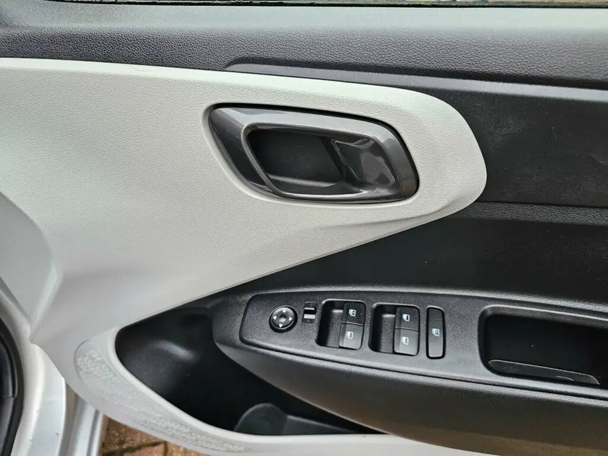 2021-hyundai-i10-10-premium-big-10