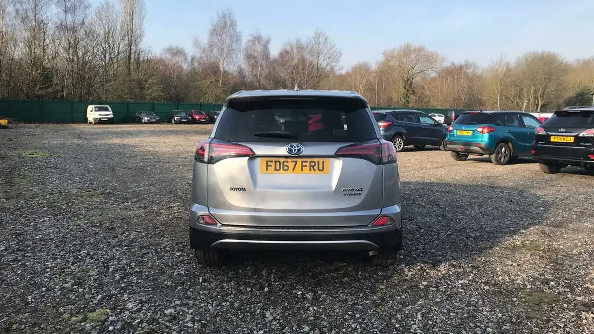 2017-toyota-rav4-25-vvt-i-design-awd-big-18