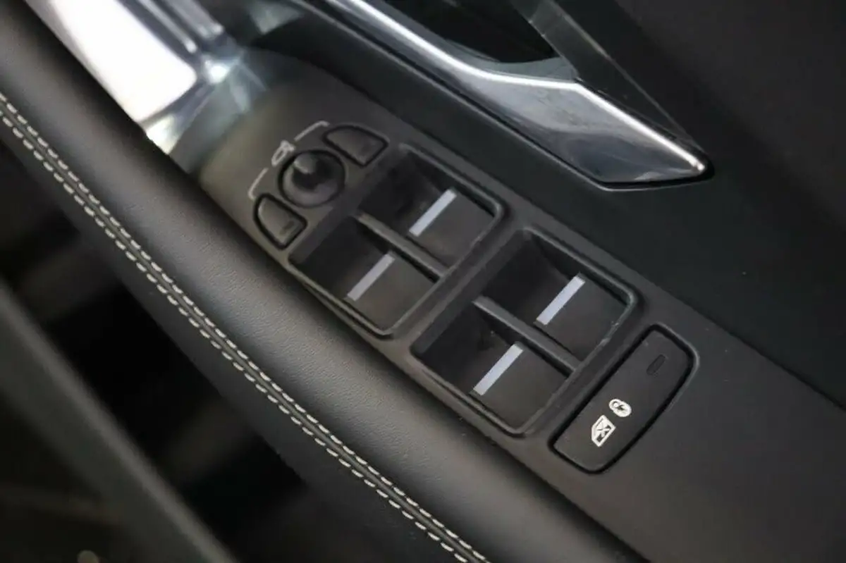 2018-jaguar-e-pace-20-i4d-r-dynamic-hse-180ps-big-15