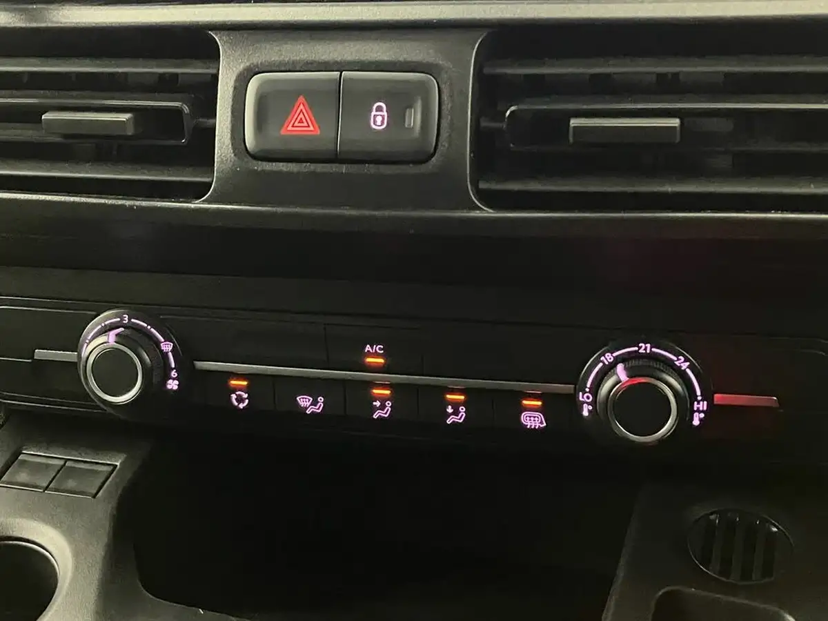 2023-toyota-proace-city-15d-icon-l1-big-11