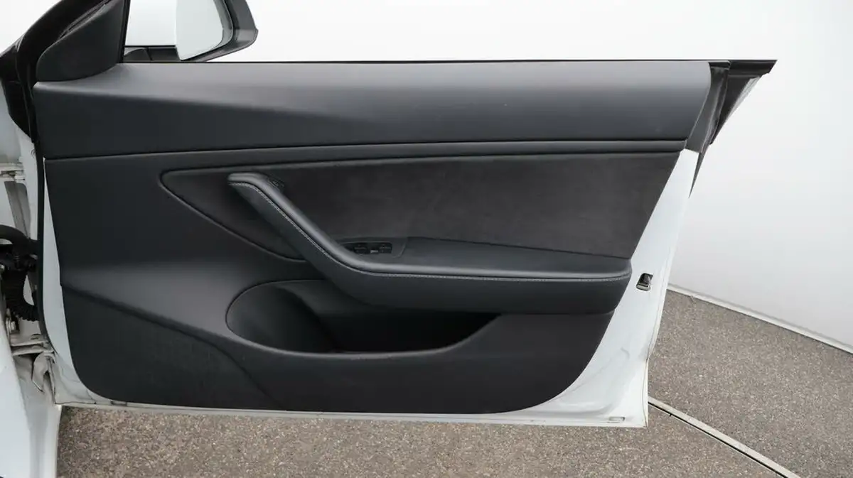 2020-tesla-model-3-e-long-range-big-15