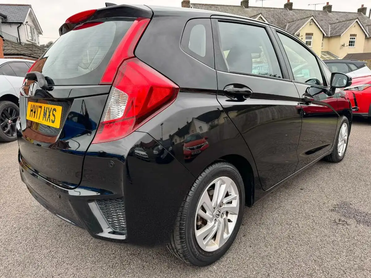 2017-honda-jazz-13-i-vtec-se-cvt-big-3