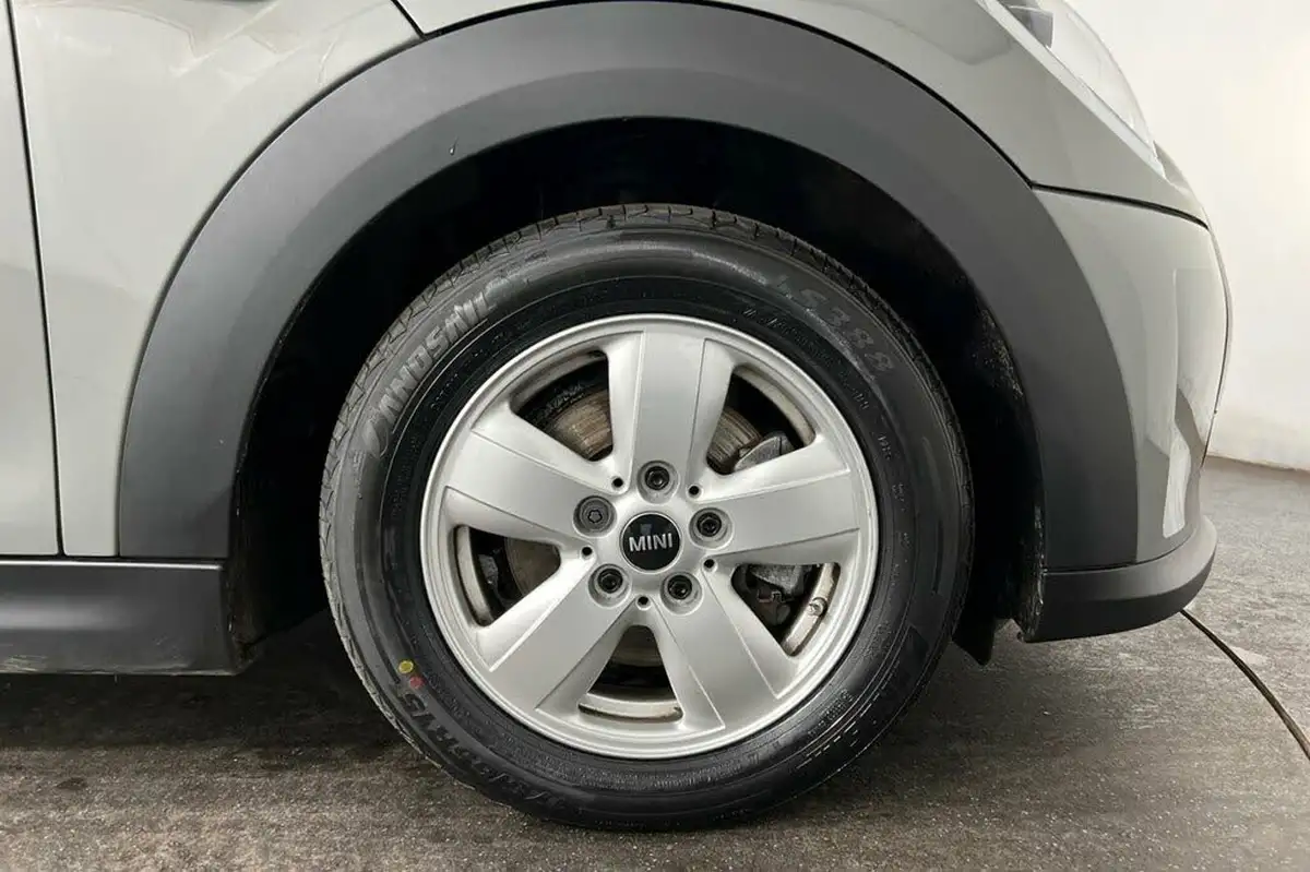 2021-mini-cooper-15-cooper-classic-hatchback-3d-big-16