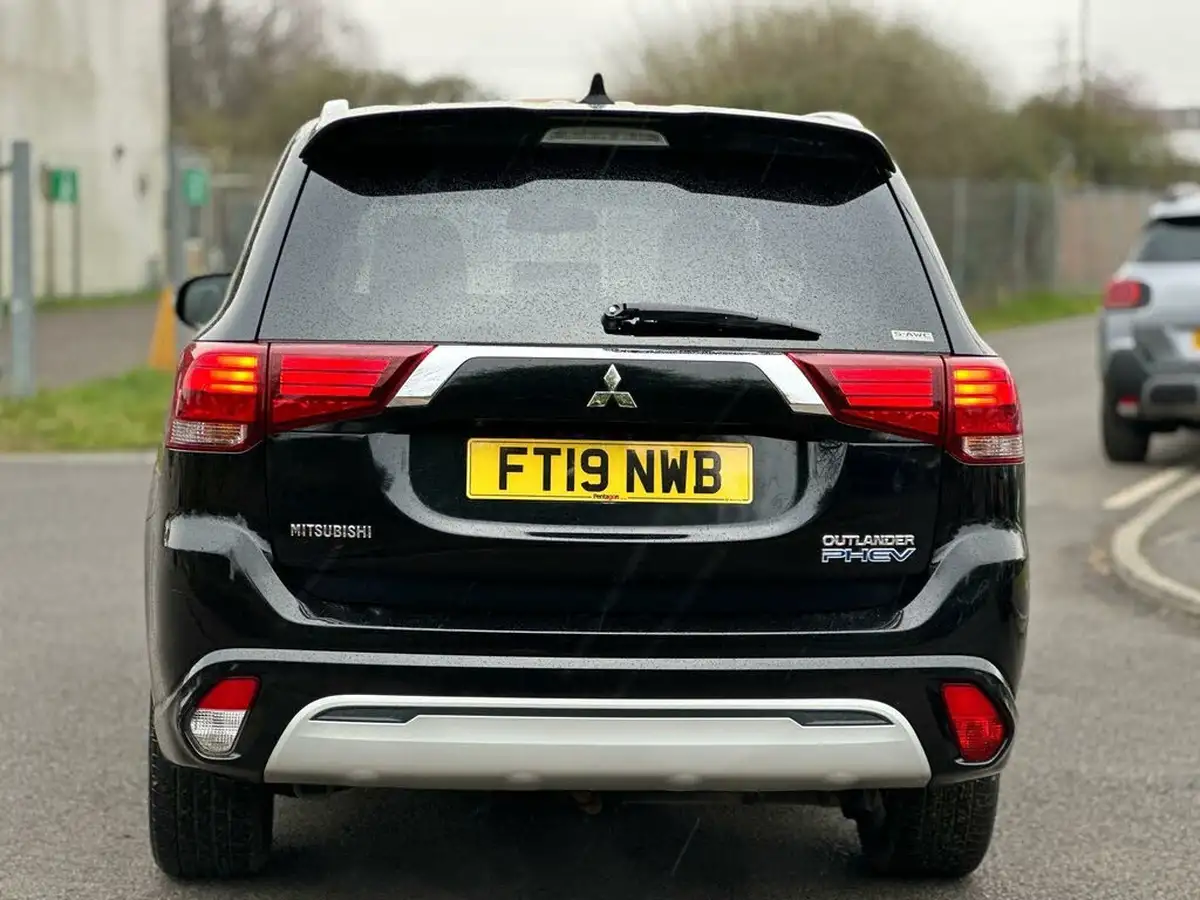 2019-mitsubishi-outlander-24-4h-phev-big-11