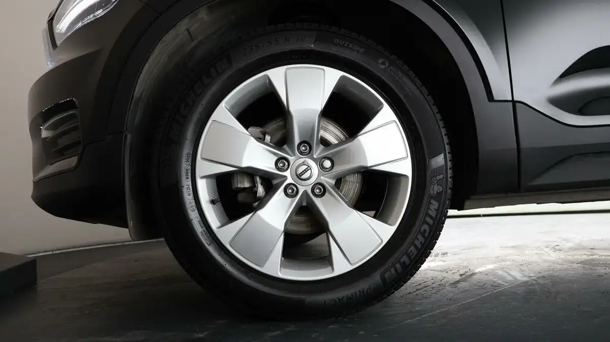 2022-volvo-xc40-15-t3-momentum-big-18