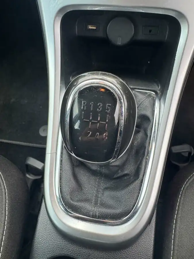 2014-vauxhall-astra-20cdti-tech-line-gt-16v-ss-big-9