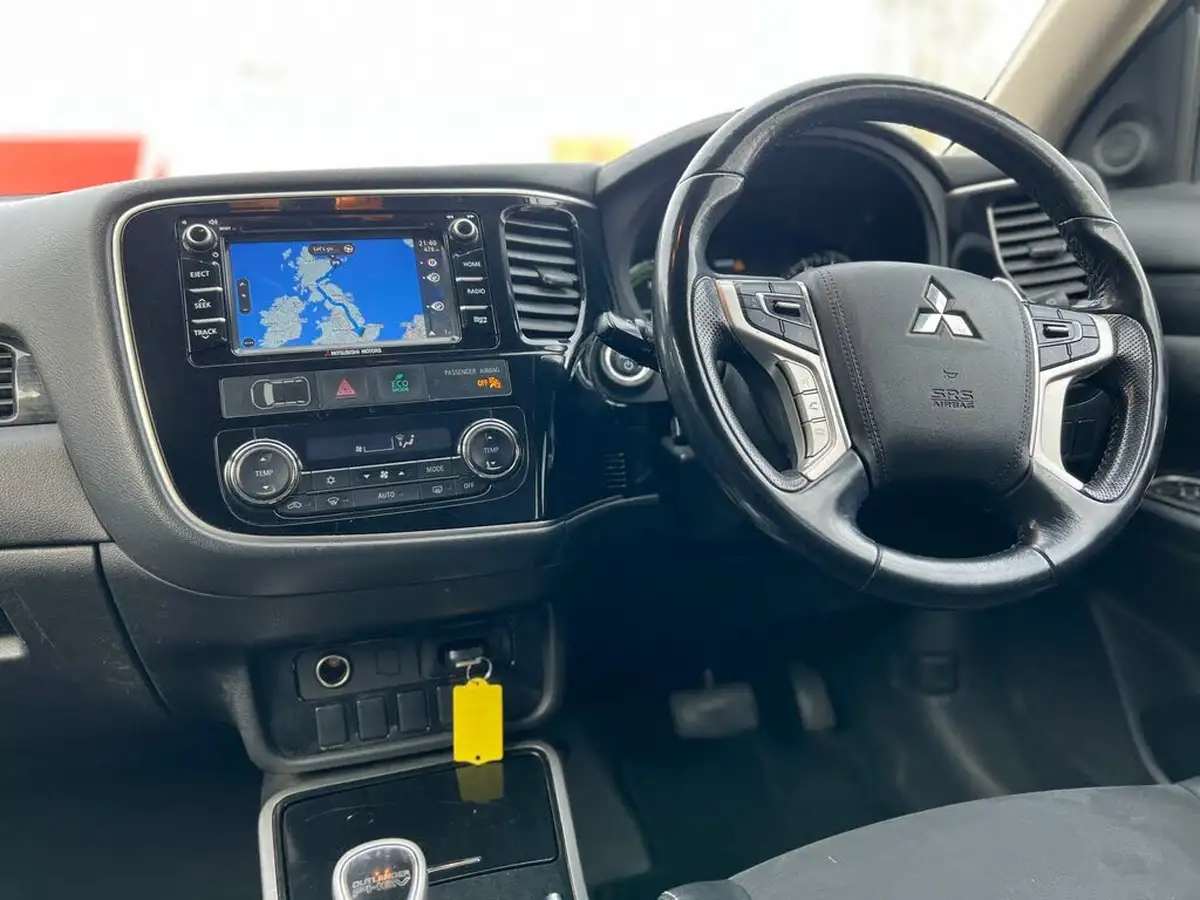 2017-mitsubishi-outlander-20-juro-phev-5st-big-13