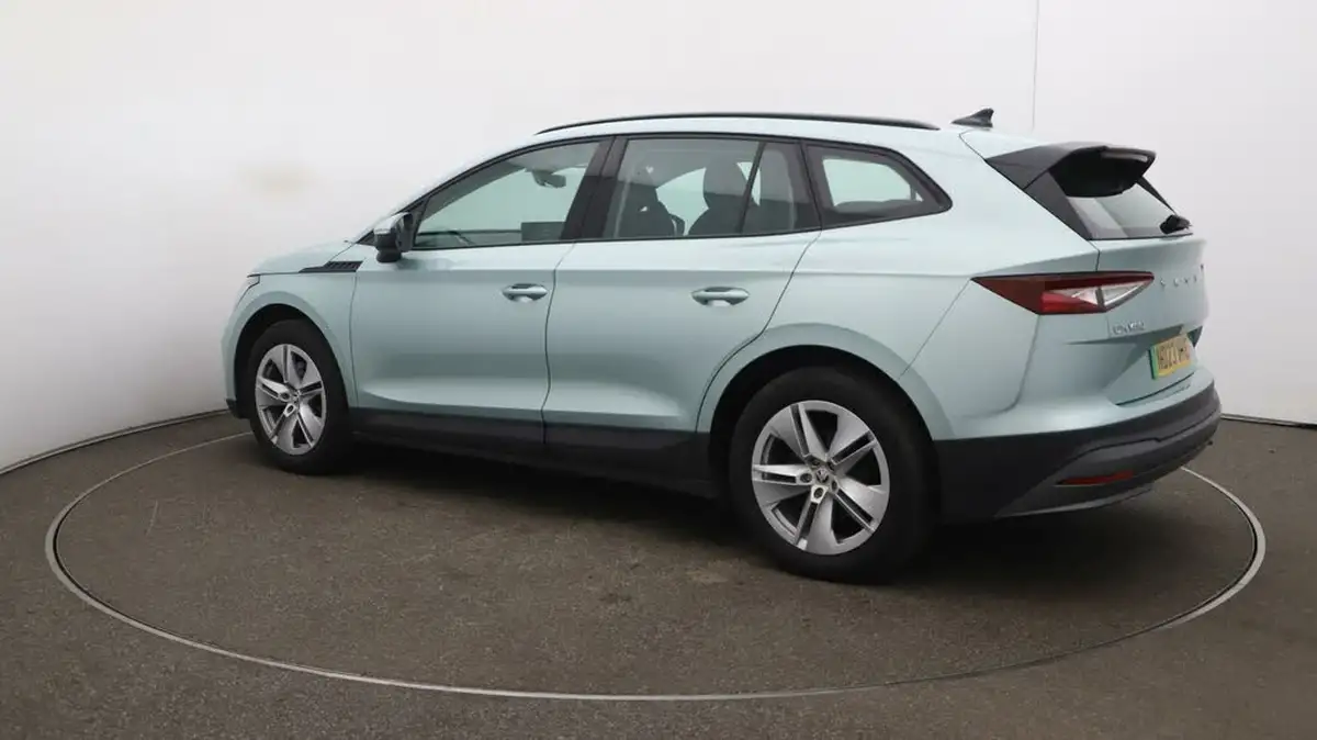 2023-skoda-enyaq-e-60-big-33