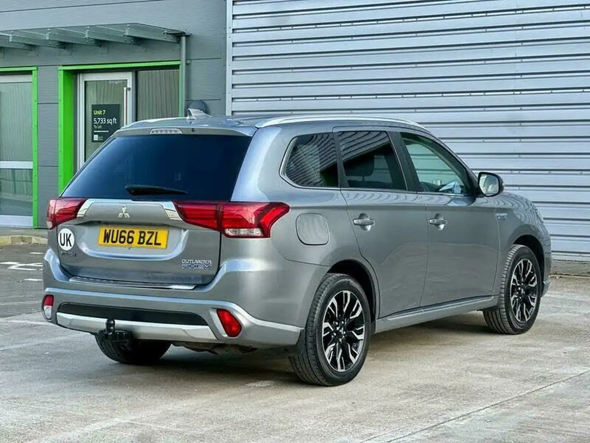 2016-mitsubishi-outlander-20-gx4h-phev-big-54