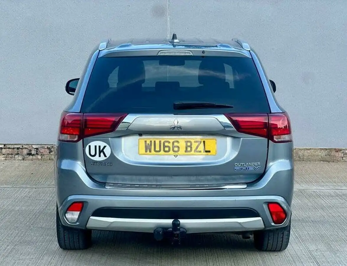 2016-mitsubishi-outlander-20-gx4h-phev-big-26