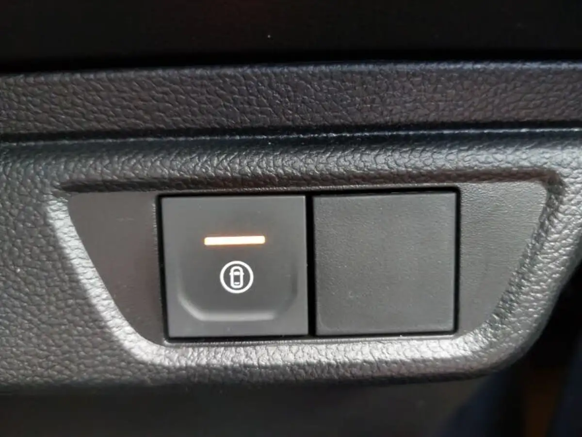 2024-dacia-sandero-stepway-10-tce-extreme-90bhp-big-13