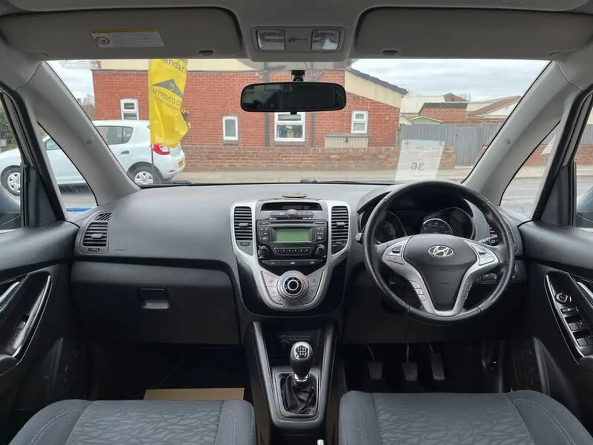 2013-hyundai-ix20-16td-active-115bhp-big-14