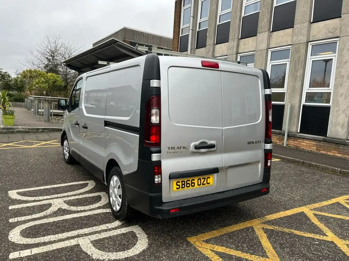 2016-renault-trafic-16dci-sl27-120-business-e6-panel-big-7