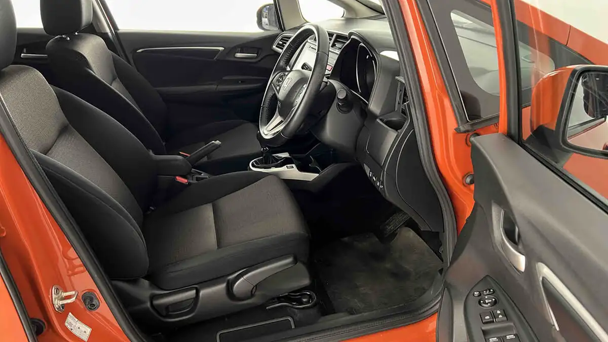 2016-honda-jazz-13-i-vtec-ex-big-14