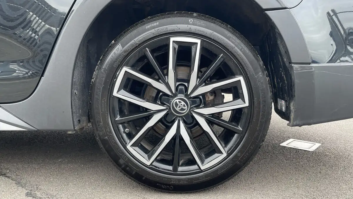 2021-toyota-corolla-18-vvt-i-trek-big-17