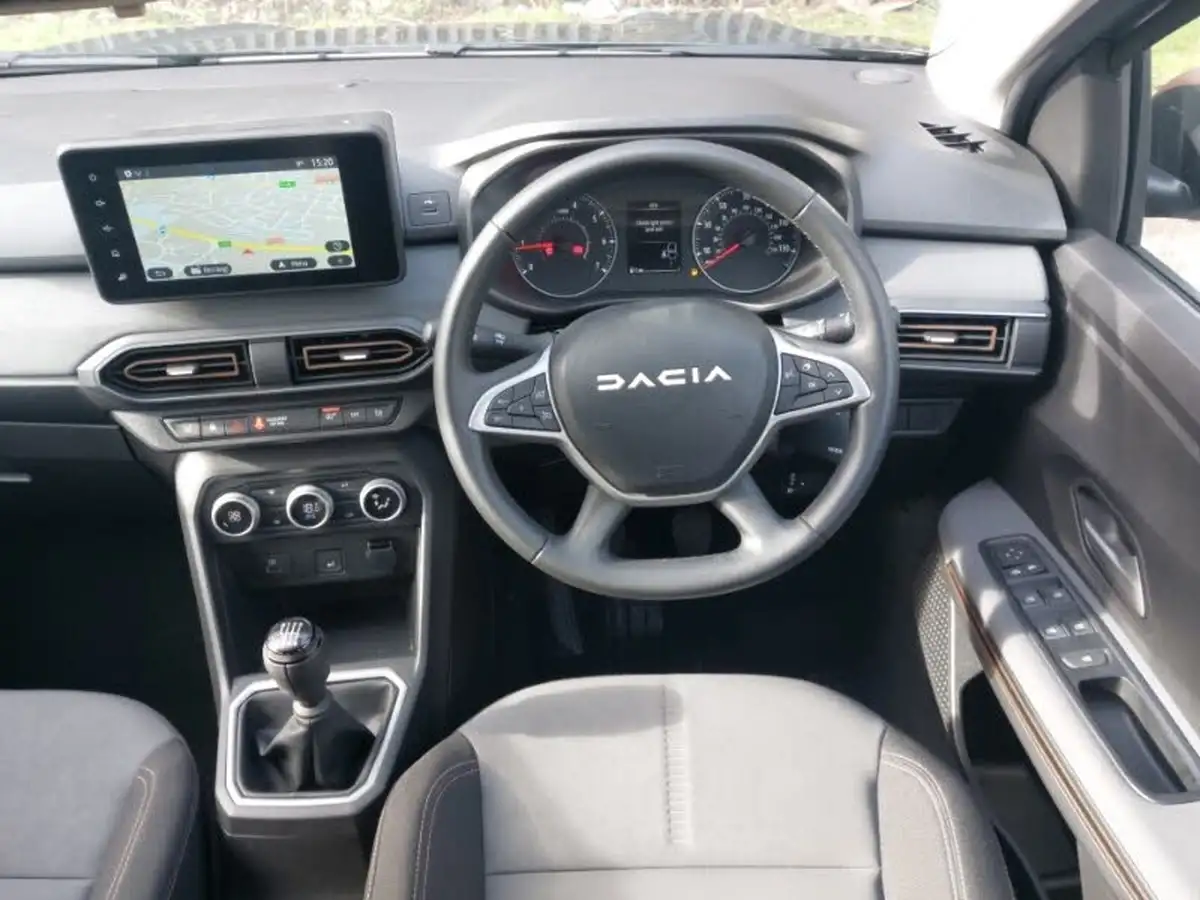 2024-dacia-sandero-stepway-10-tce-extreme-90bhp-big-6