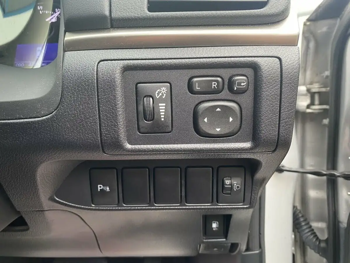 2014-lexus-ct-200h-18-advance-big-52