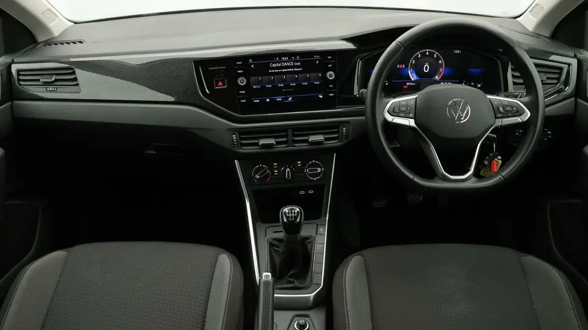 2024-volkswagen-polo-10-life-big-13
