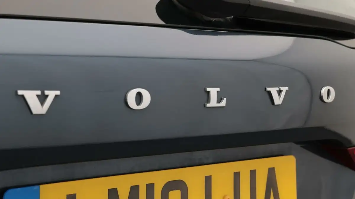 2018-volvo-xc60-20-t5-inscription-250bhp-4x4-big-21