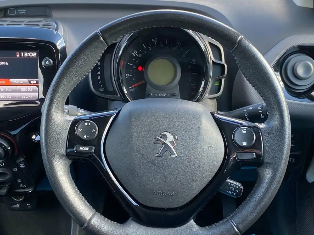 2022-peugeot-108-10-allure-big-26