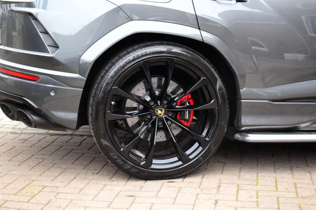 2019-lamborghini-urus-40-no-trim-big-28