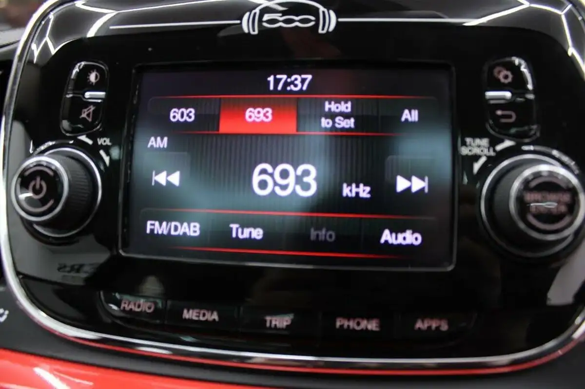 2017-fiat-500-12-lounge-big-27