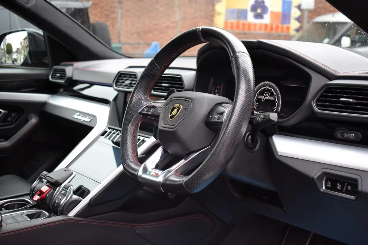 2019-lamborghini-urus-40-no-trim-big-4