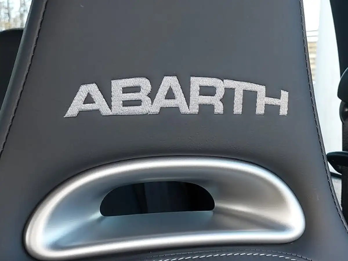 2020-abarth-595-14-tjet-turismo-70th-big-18