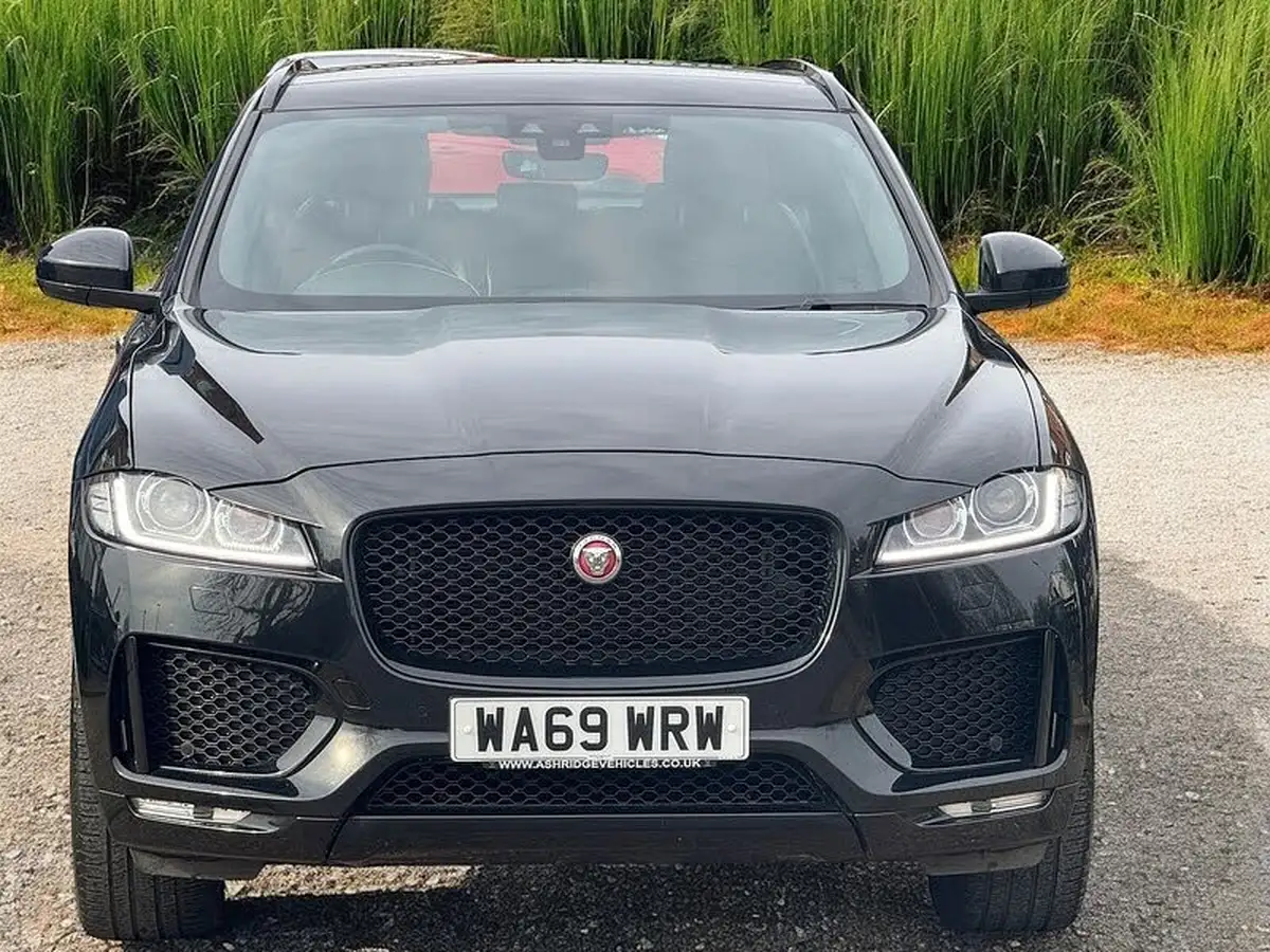 2019-jaguar-f-pace-20-i4d-chequered-flag-180ps-big-1