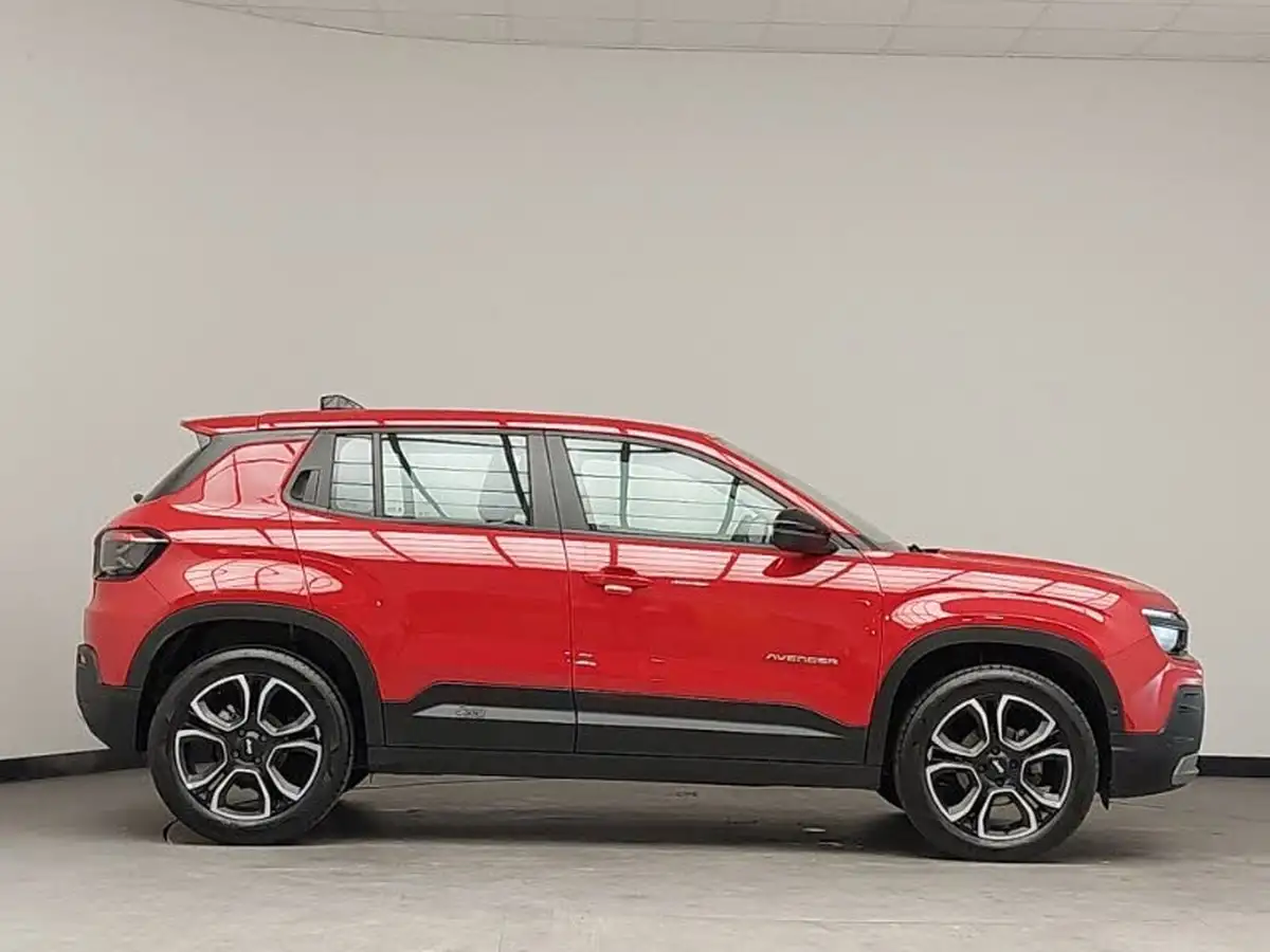 2024-jeep-avenger-12-gse-altitude-big-3