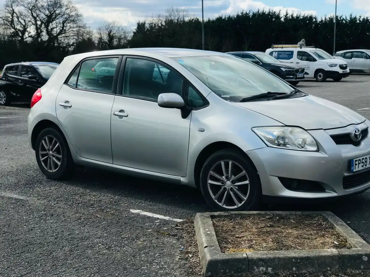 2009-toyota-auris-16-tr-vvt-i-5d-big-1