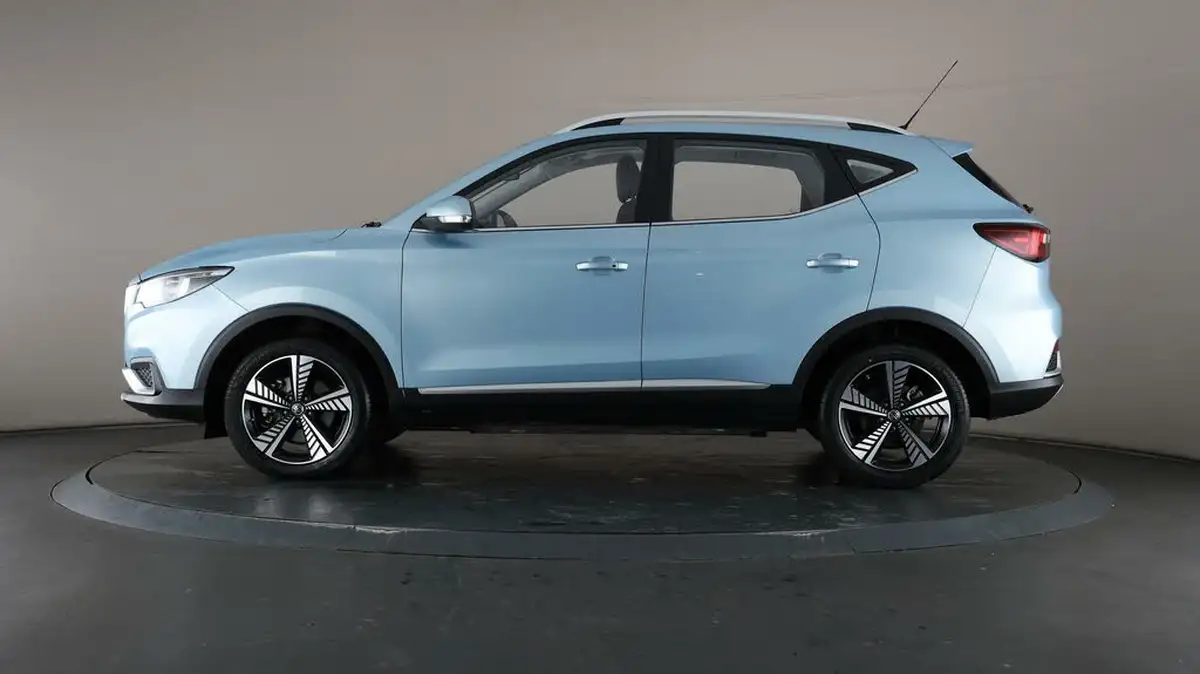 2021-mg-zs-suv-e-exclusive-ev-big-4