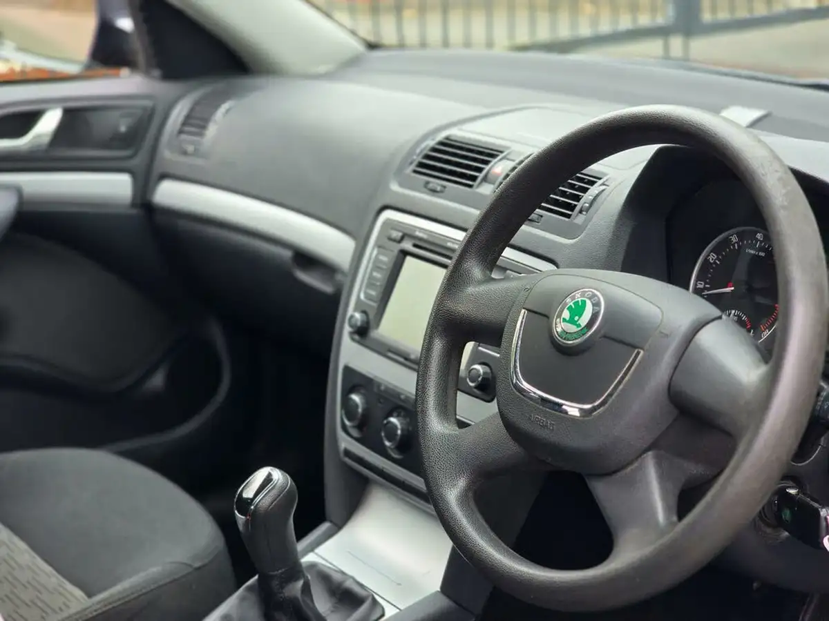 2012-skoda-octavia-14-se-plus-tsi-122bhp-plus-hatchback-big-38