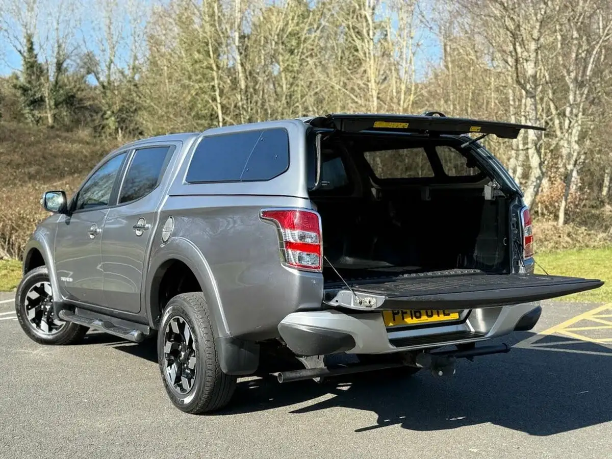 2016-mitsubishi-l200-24di-d-barbarian-auto-big-14
