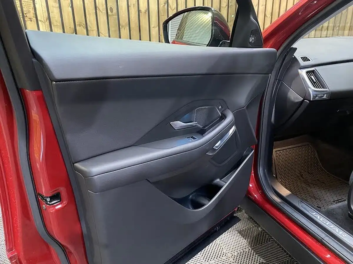 2020-jaguar-e-pace-20-i4-200ps-big-64