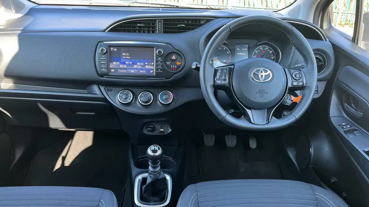 2018-toyota-yaris-15-vvt-i-design-1496cc-big-4