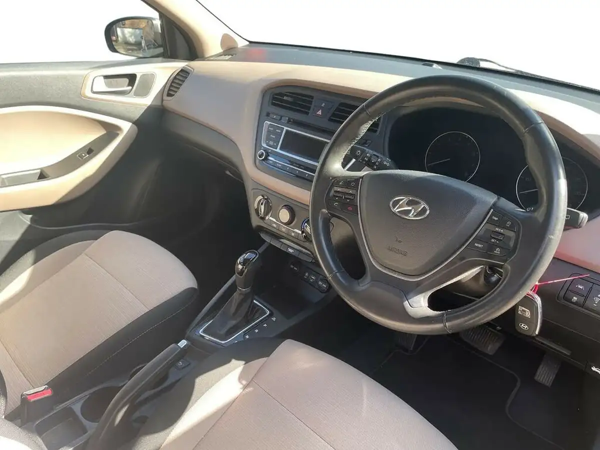 2015-hyundai-i20-14-se-auto-big-14