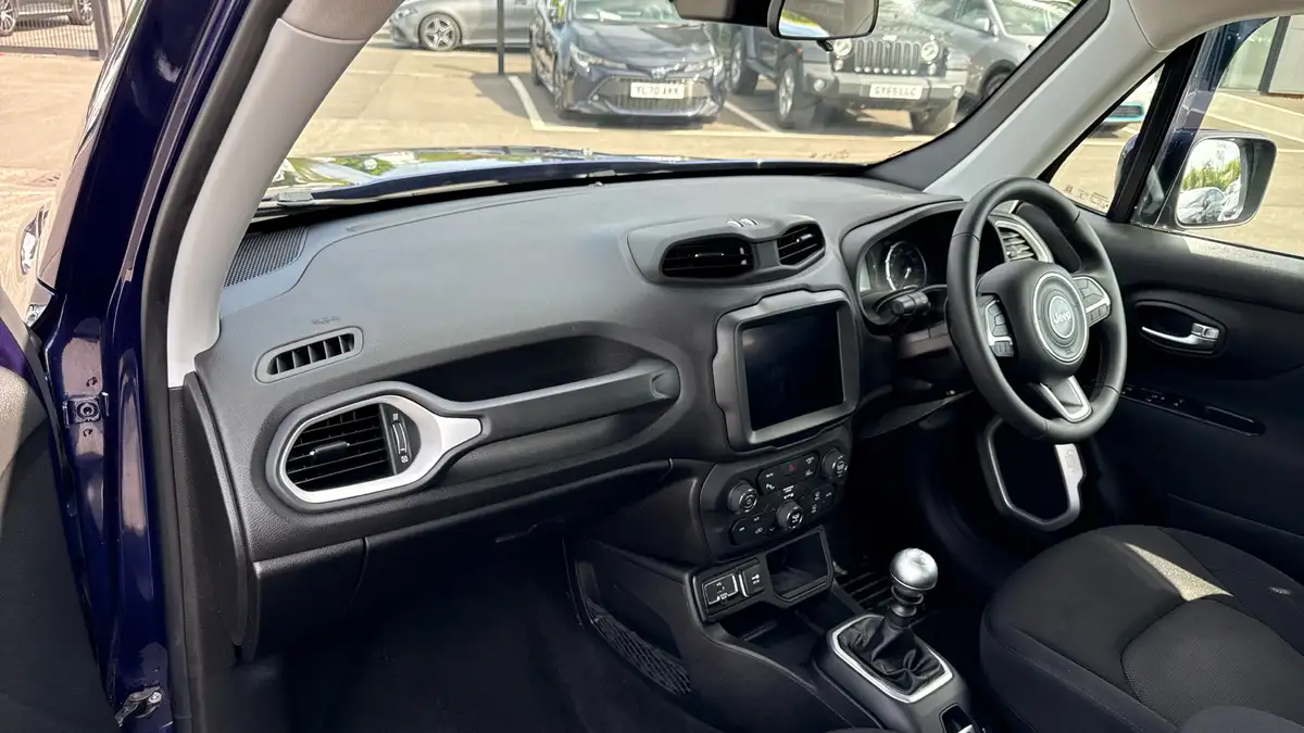 2022-hyundai-i20-10-t-gdi-premium-dct-big-9