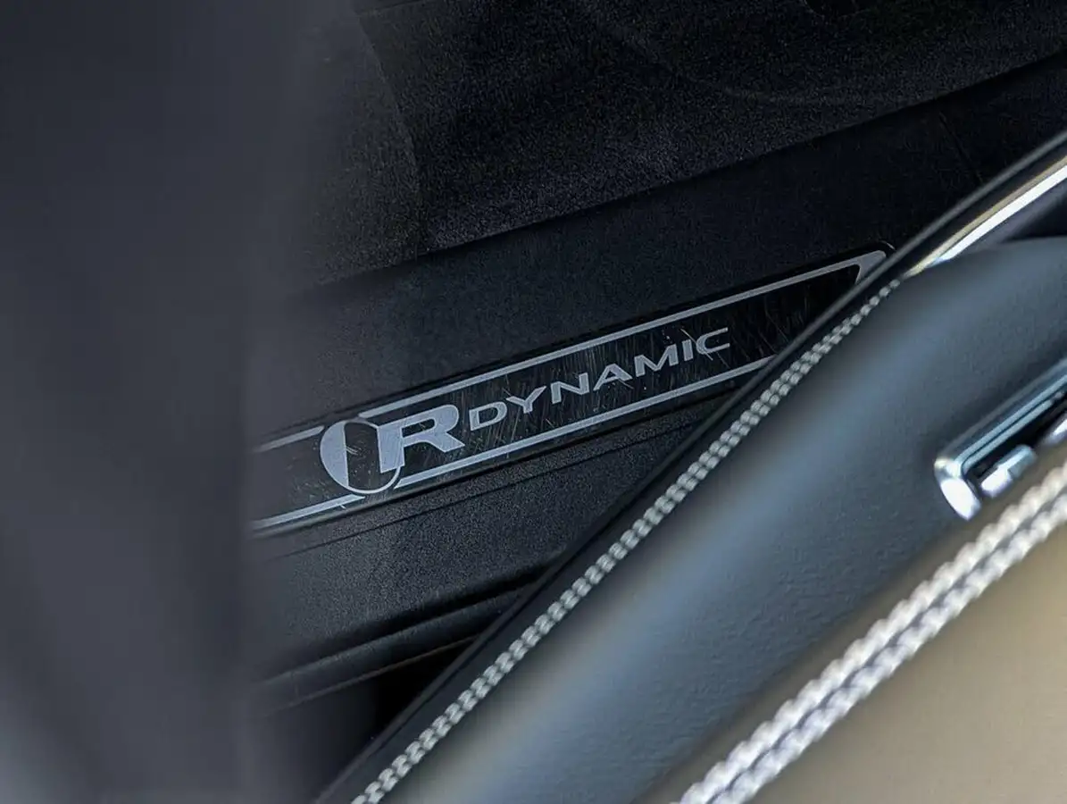 2023-jaguar-f-pace-20-d200-r-dynamic-black-big-25