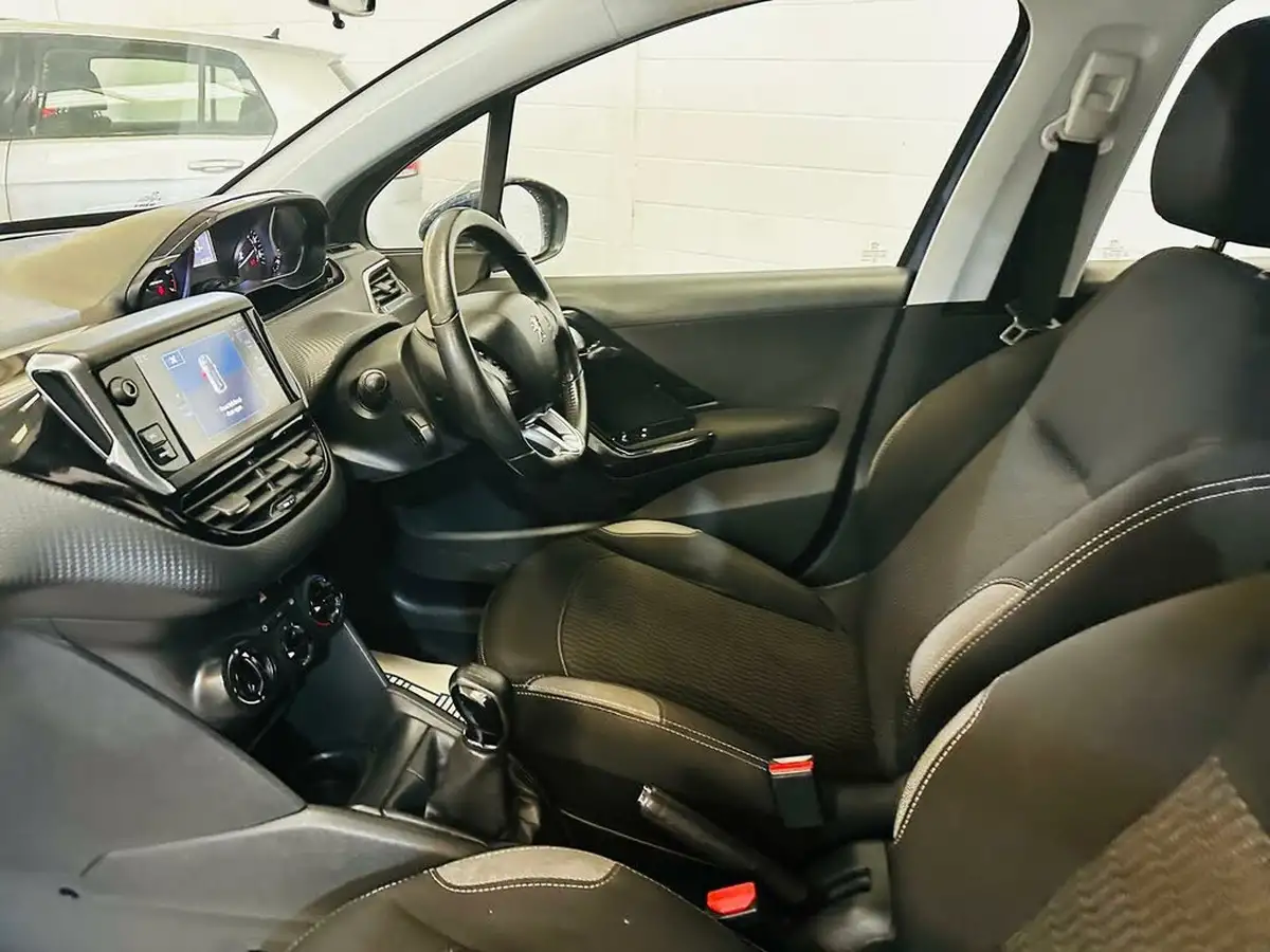 2016-peugeot-208-12-puretech-active-82bhp-5d-big-48