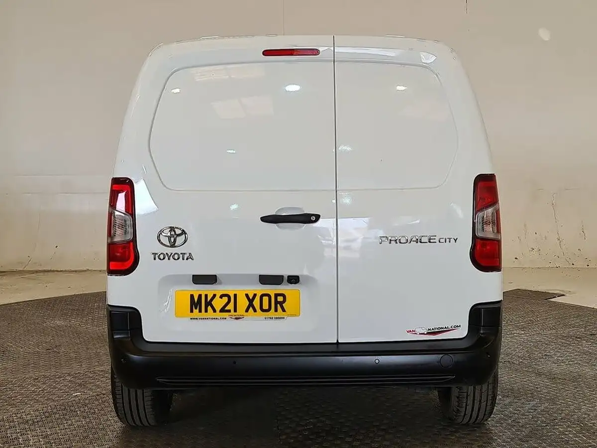 2021-toyota-proace-city-15d-icon-100hpeu6dt-e-l1-big-31