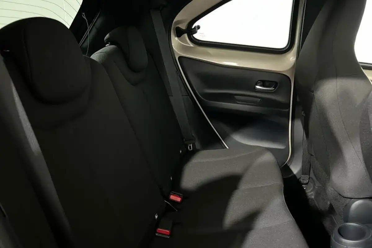 2023-toyota-aygo-x-10-vvt-i-edge-big-22