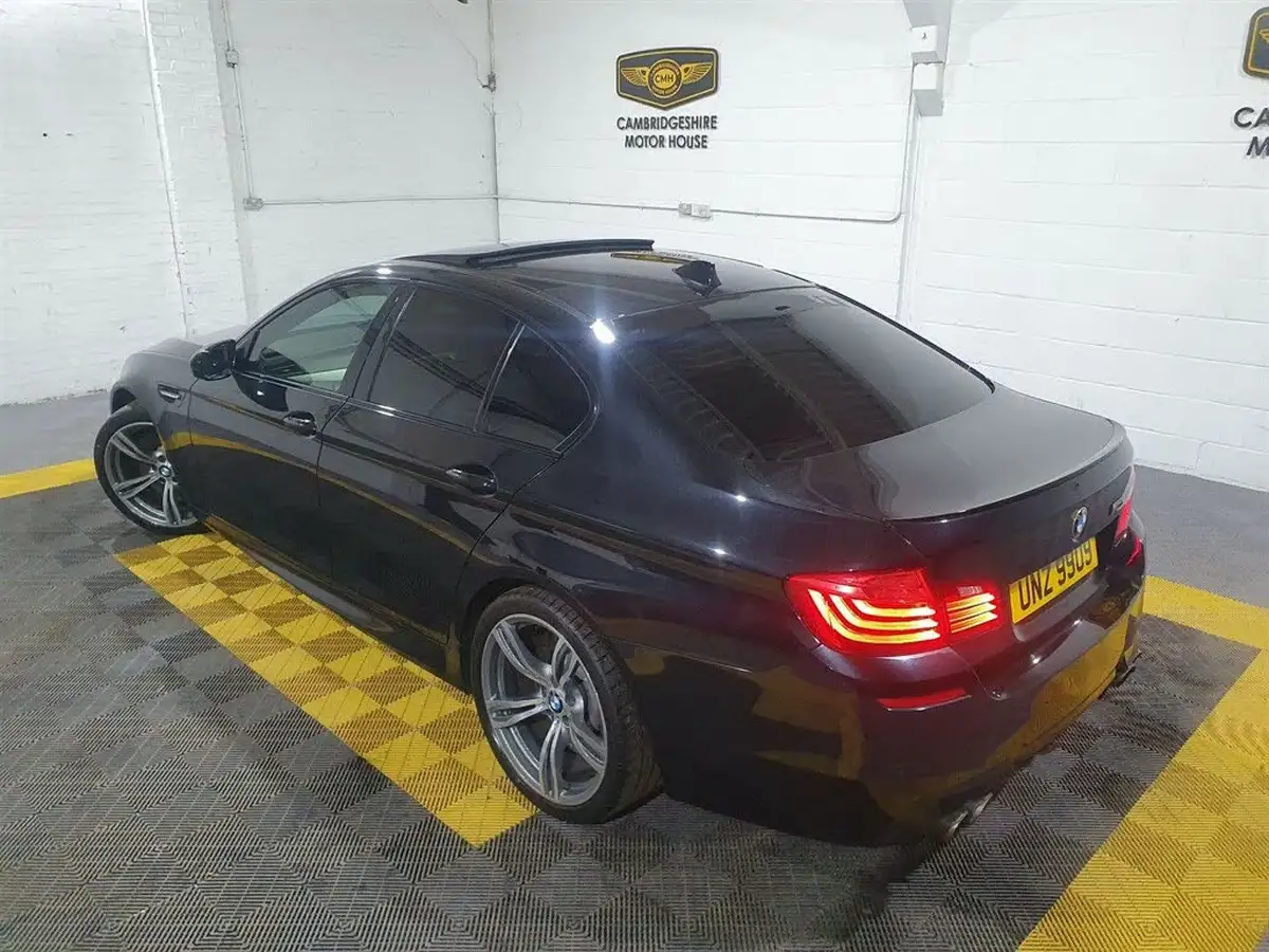 2013-bmw-5-series-44-m5-big-10